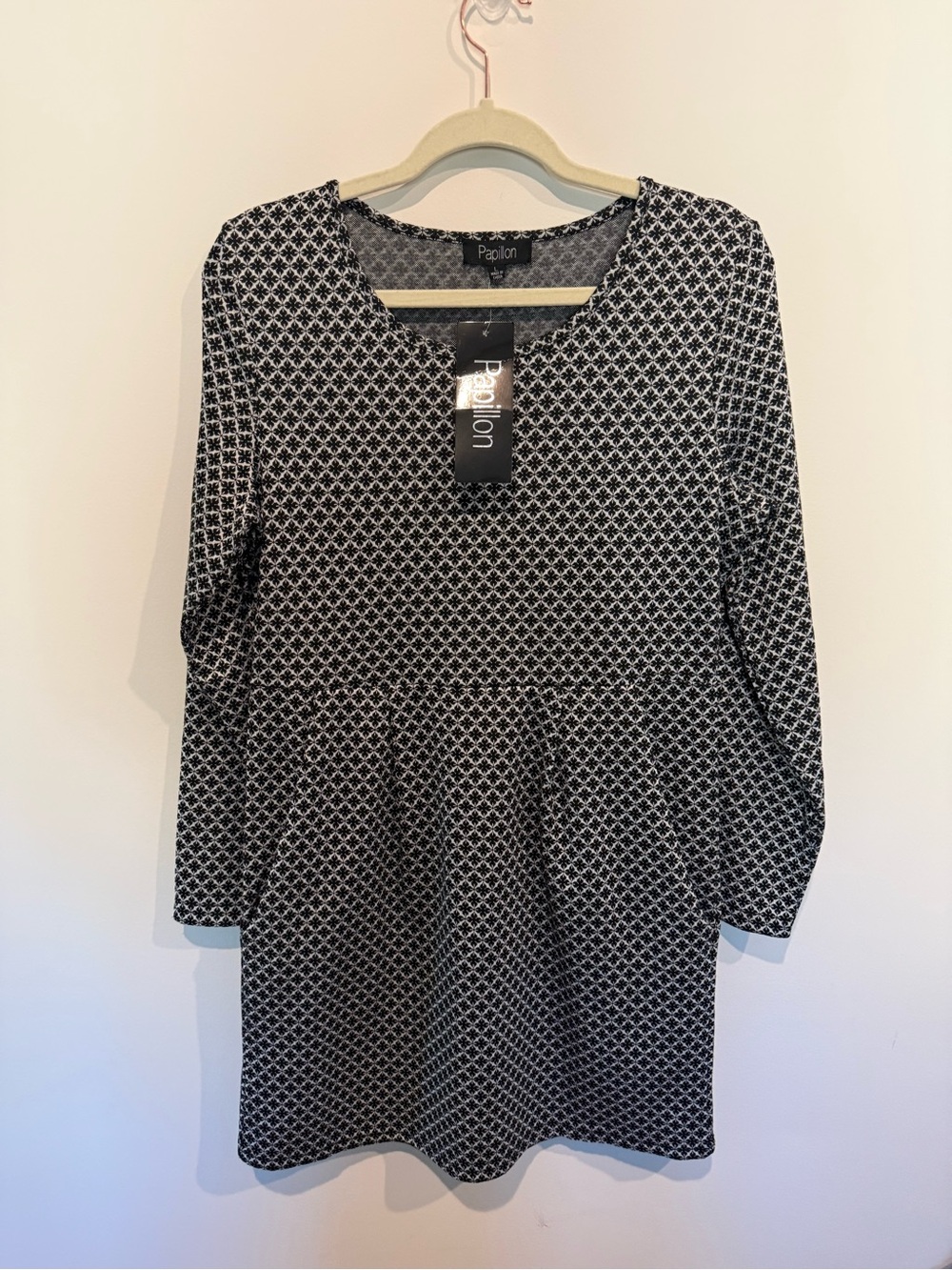 Papillon Black & White Patterned Long Sleeve Women’s Dress. Size large NWT